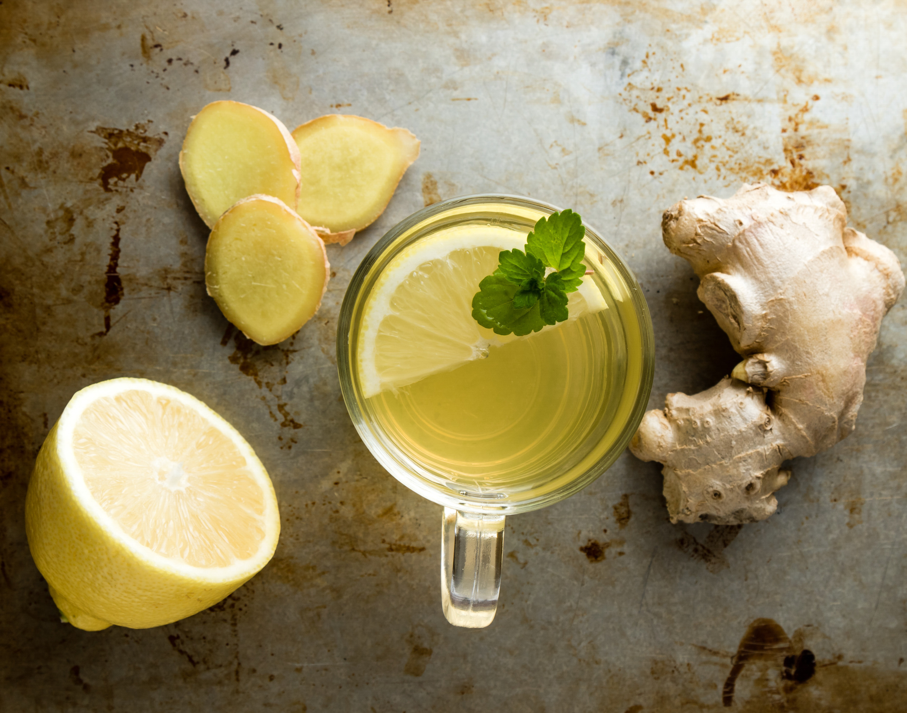 cup if tea with ginger and lemon