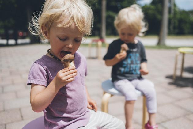 Photography Tips for the Camera Challenged: kids with ice cream