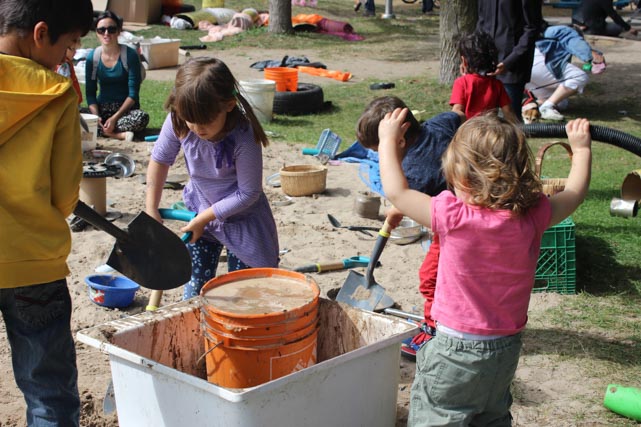 outdoor play loose parts Earth Day Canada EarthPLAY