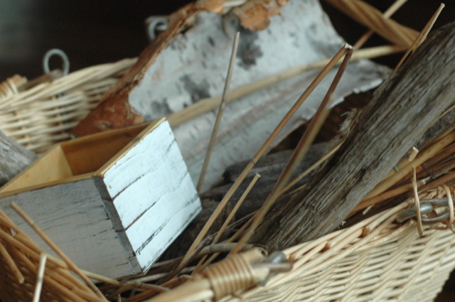 Build a solitary bee house with natural materials