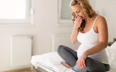 Home Remedies: Pregnant woman sitting on bed