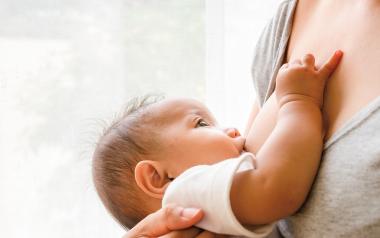 The Bonding Benefits for Breastfeeding Moms: baby breastfeeding and looking up at mother