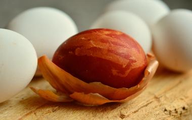 egg dyed with onion skin