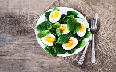 spinach salad with eggs