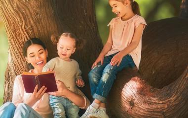 mom reading bible to kids