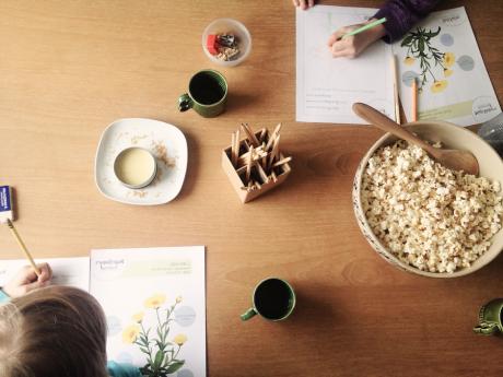 Learning Environment in Winter: Food, Drink and Activities at Table